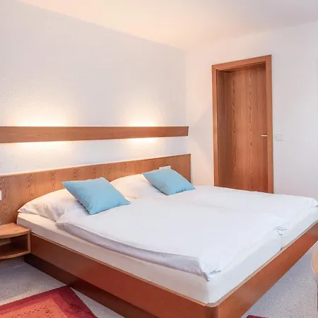 Gaestehaus Hirsch Отель *