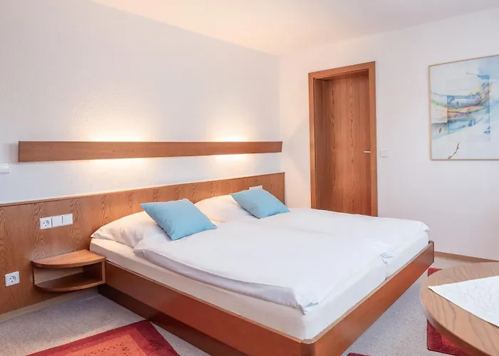 Gaestehaus Hirsch Отель *